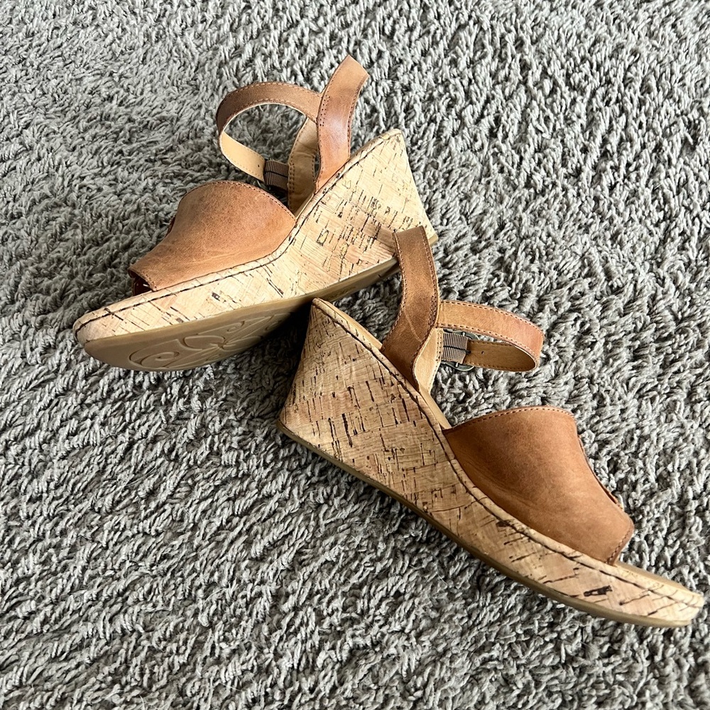 Born Agnio Open Toe Faux Cork Wedge
Sandal Black size 10